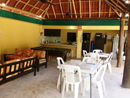 Sitting area Amigos Hostel Cozumel